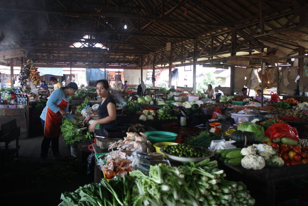 Pasar di kota Kecamatan Tanjung
Foto oleh Ida Bagus