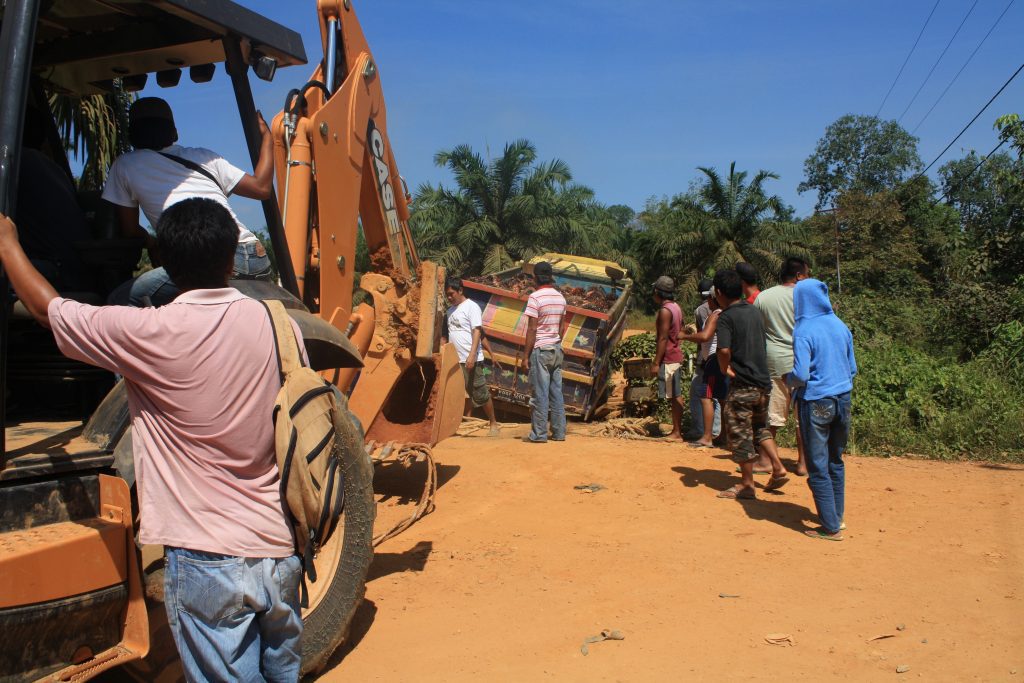 Jembatan roboh
Foto oleh Ida Bagus