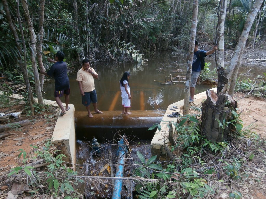 Bendungan air minum di Dusun Dayak
Foto oleh Diaz