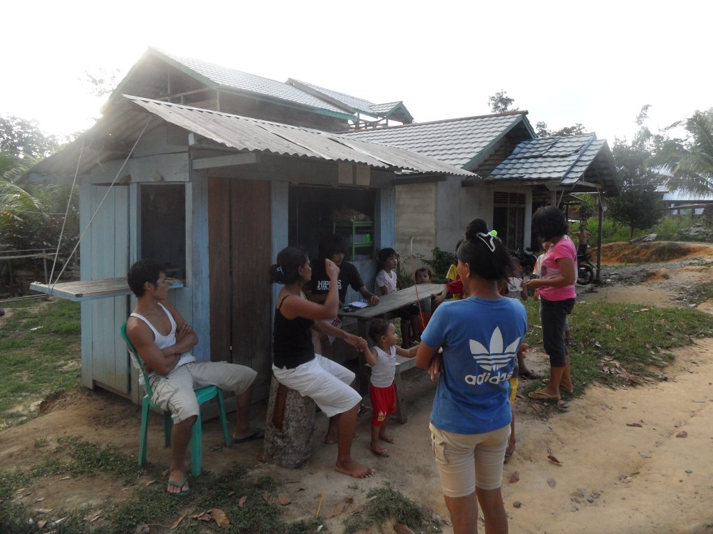 Wawancara dengan kelompok ibu-ibu
Foto oleh Deo Yoga