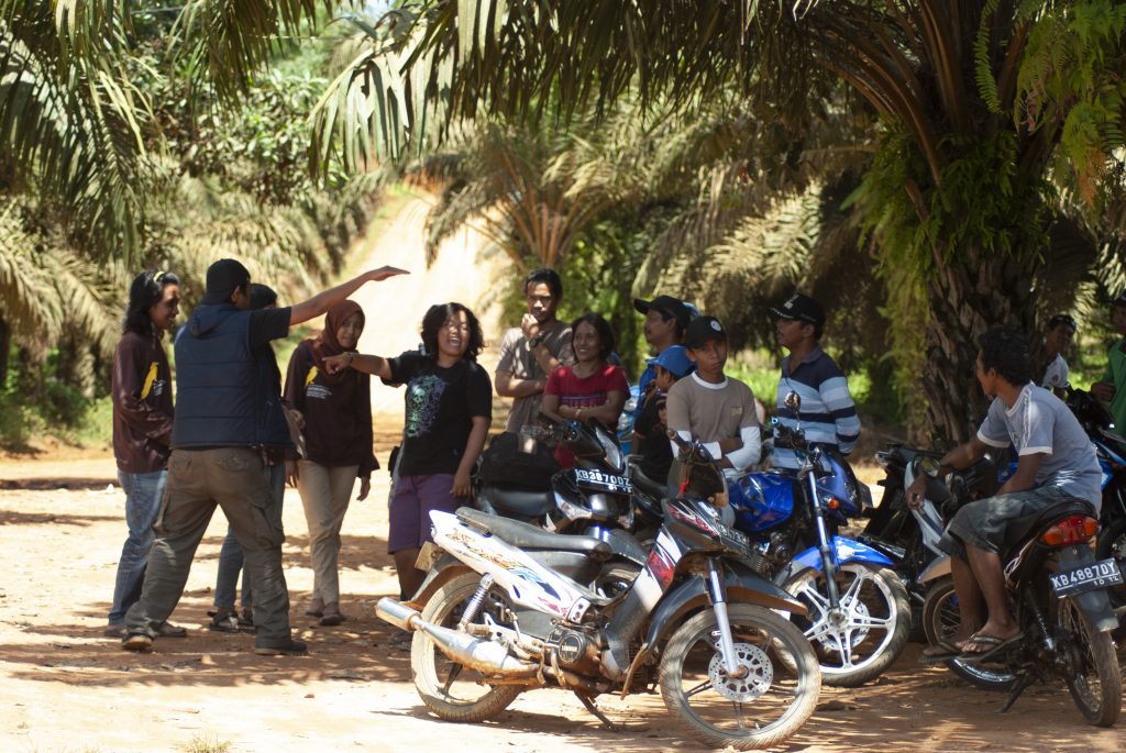 Selesai dari lapangan
Foto oleh Pujo Semedi