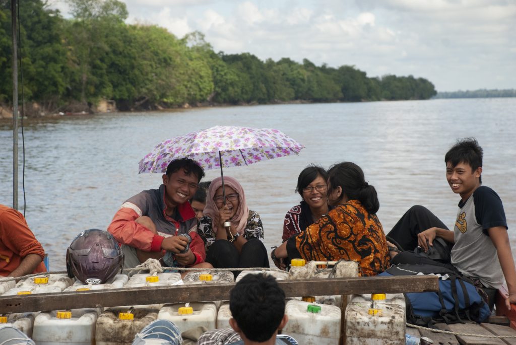 Di atas kapal sungai dari Pontianak ke Muara Tangkos
Foto oleh Pujo Semedi
