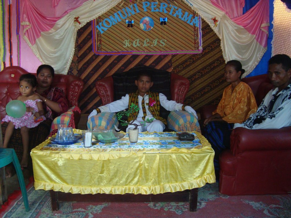 Perayaan komuni di dusun transmigran
Foto oleh Nouruz